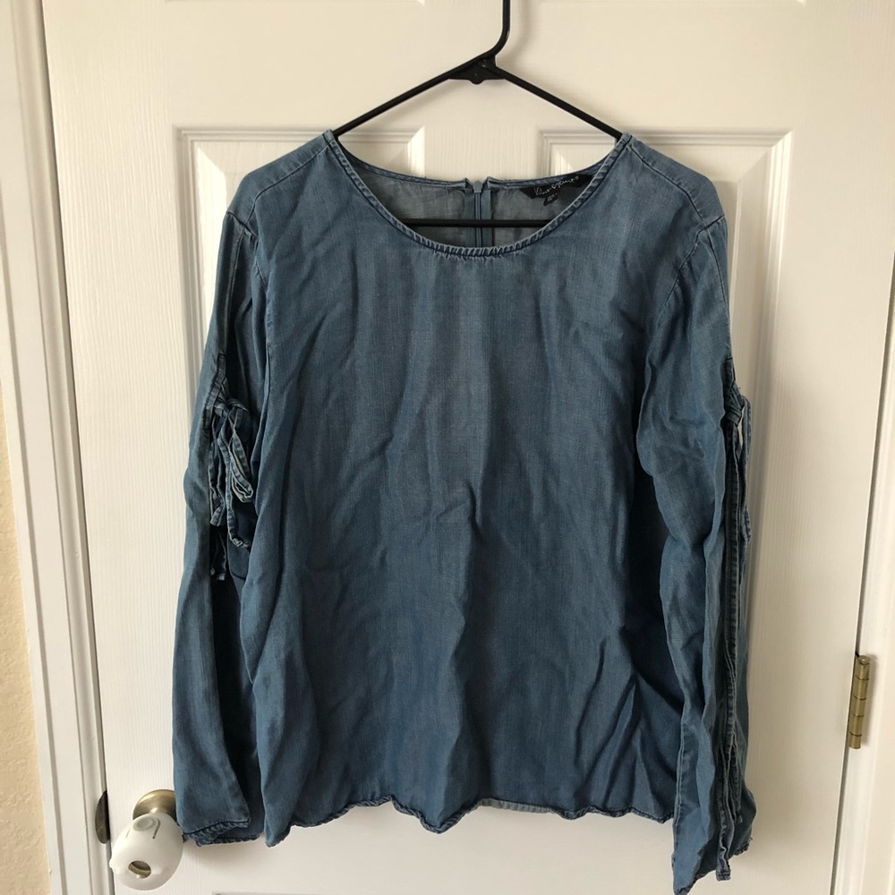 ⭐️⭐️LAST CHANCE⭐️⭐️ Denim long sleeve blouse